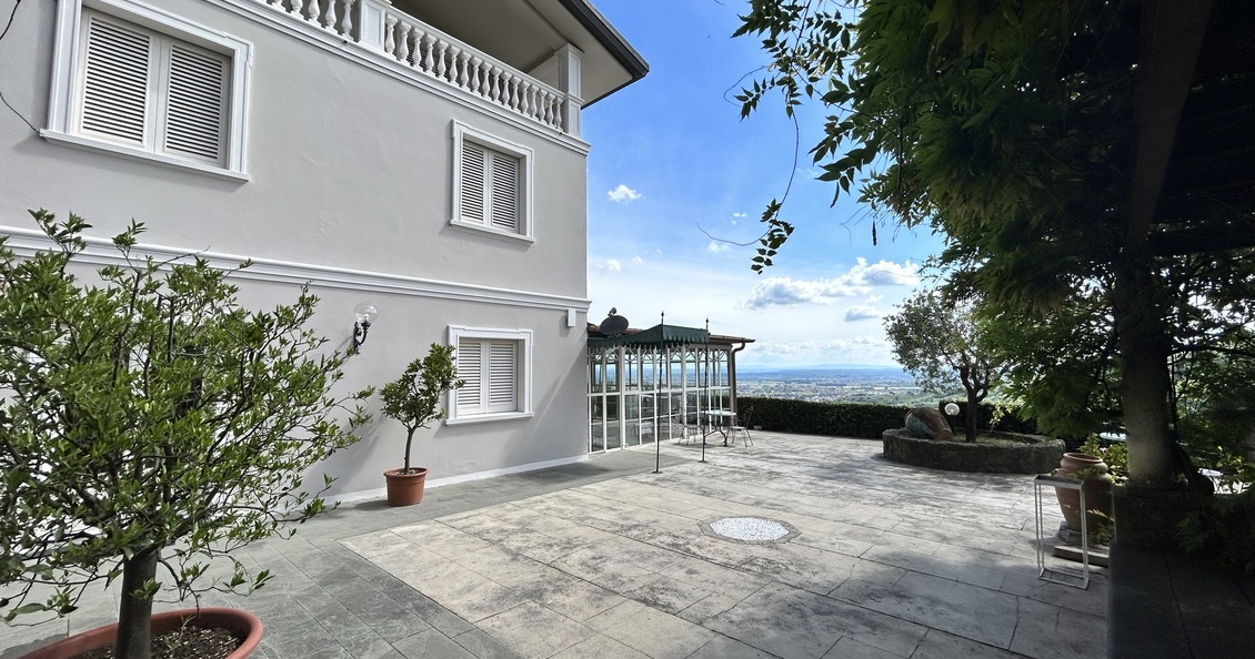 Villa Alfresco villa for rent heated pool tuscany 