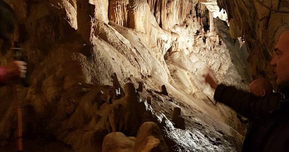 Hiking in Tuscany is possible near Villa Alfresco seeking for opened caves 