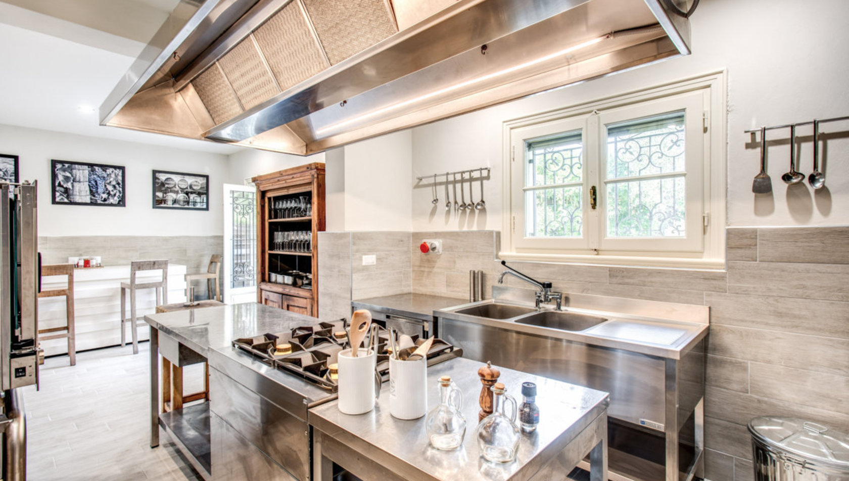 Villa-Alfresco--tuscany-kitchen_2-(FILEminimizer)
